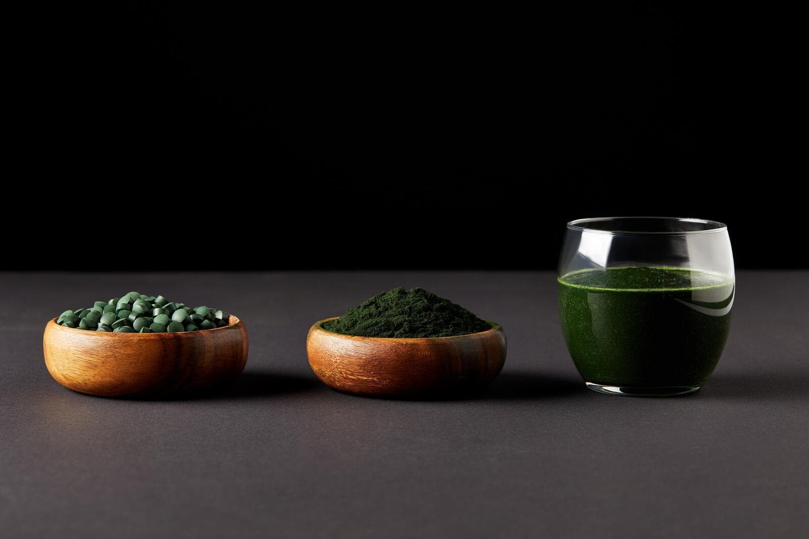 Organic spirulina powder, tablets and smoothie bowl - premium B2B nutraceutical ingredients from Viridia Biotech